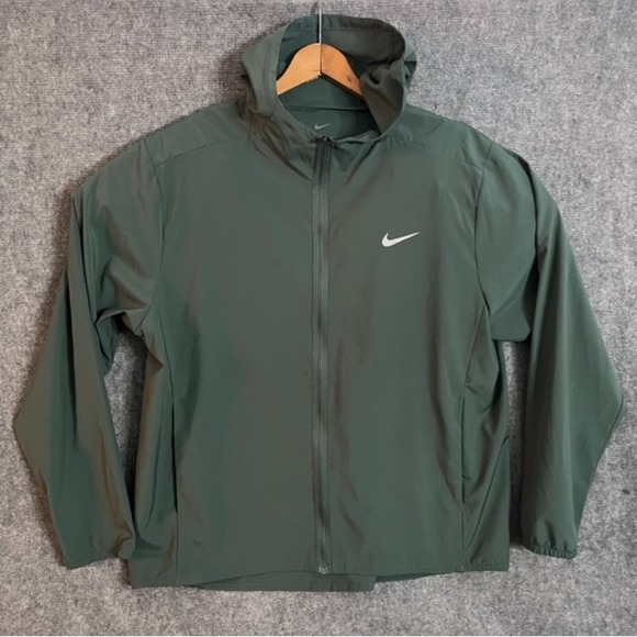 Nike Other - Nike Men's Green Hooded Jacket